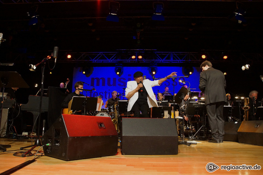 Al Jarreau und die hr-Bigband (live in Frankfurt, 2016)